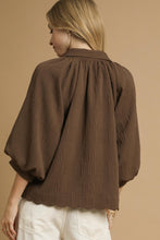 Load image into Gallery viewer, Umgee Solid Color Textured Top in Brown
