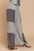 Load image into Gallery viewer, POL Contrasting Ribbed Knit Fabric Pants in Grey
