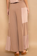 Load image into Gallery viewer, POL Contrasting Ribbed Knit Fabric Pants in Milk Chocolate
