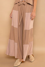 Load image into Gallery viewer, POL Contrasting Ribbed Knit Fabric Pants in Milk Chocolate
