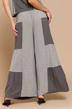 Load image into Gallery viewer, POL Contrasting Ribbed Knit Fabric Pants in Grey
