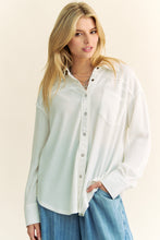 Load image into Gallery viewer, Davi &amp; Dani Textured Knit Button Down Top in White
