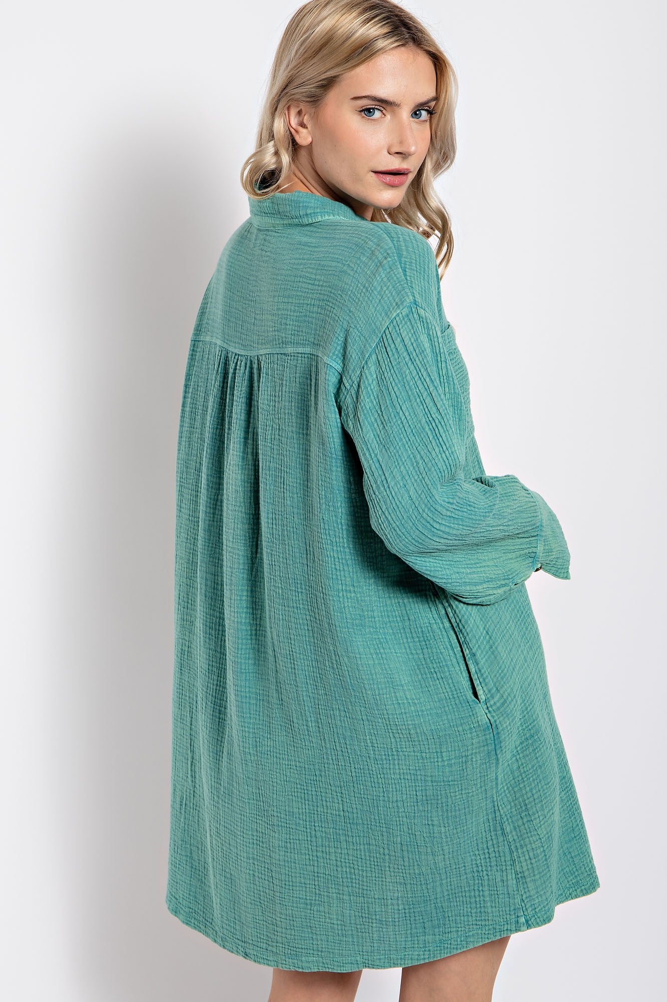 Easel Cotton Gauze Mineral Washed Shirt Dress in Atlantis Green – June Adel