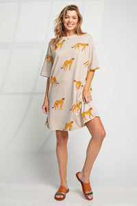 Easel Cheetah Print T Shirt Dress in Khaki  Easel   
