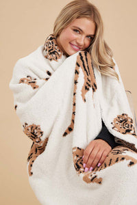 Jodifl Animal Print Fleece Blanket in Ivory/Taupe Blanket Jodifl   