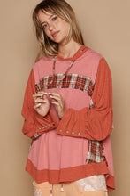 Load image into Gallery viewer, POL OVERSIZED Cotton and Plaid Hooded Top in Blush Brick
