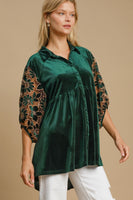 Umgee Velvet Lace Sleeve Tunic Top in Hunter Green