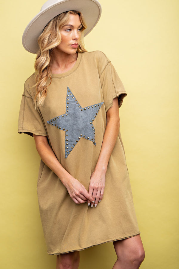 Easel Star Patch T Shirt Dress in Avocado Dress Easel   