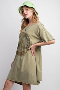 Easel Peace Patched Cotton Jersey Tunic Top in Faded Olive Dress Easel   