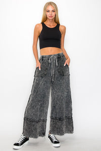 J.Her Contrasting Fabric Wide Leg Pants in Ashed Black