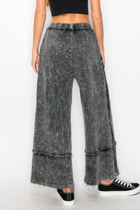 J.Her Contrasting Fabric Wide Leg Pants in Ashed Black