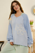 Load image into Gallery viewer, BlueVelvet Oversized Color Block Sweatshirt with Flower Patches in Blue
