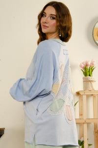 BlueVelvet Oversized Color Block Sweatshirt with Flower Patches in Blue