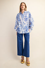 Load image into Gallery viewer, GiGio OVERSIZED Vibrant Print Top in Blue
