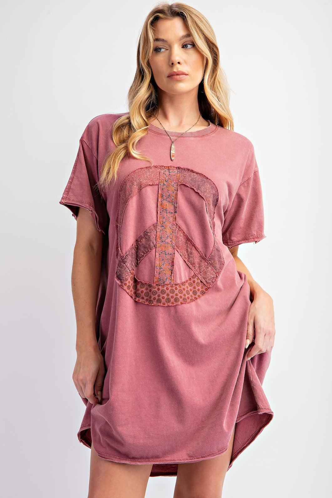 Easel Peace Patched Cotton Jersey Tunic Top in Plum