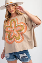 Load image into Gallery viewer, Easel Mineral Washed Cotton Top with Flower Patch in Khaki
