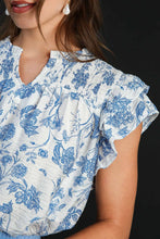 Load image into Gallery viewer, Umgee Two Toned Floral Print Boxy Cut Top in Blue
