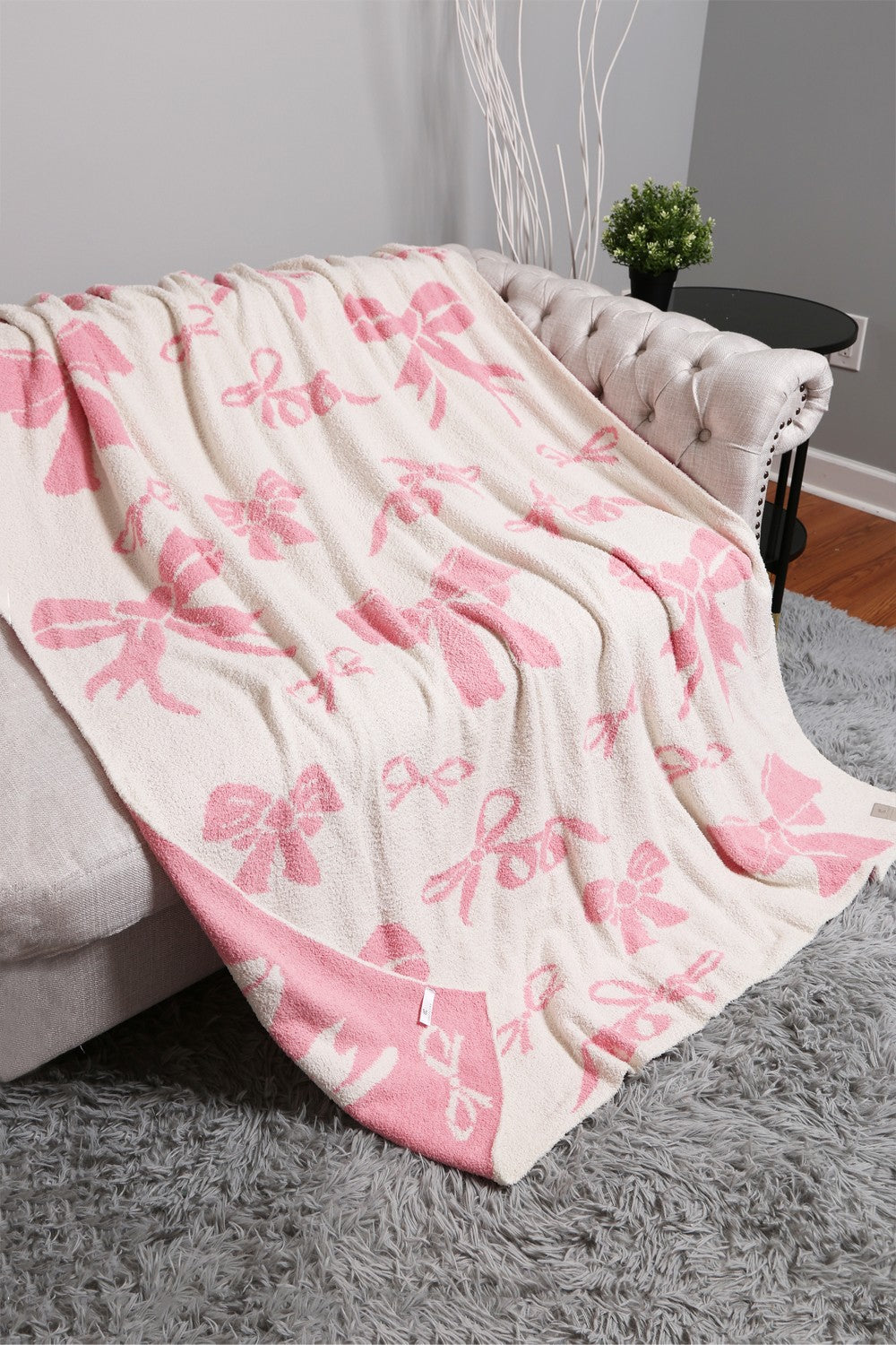 Reversible Throw Blanket with Mixed Bows Pattern in Pink