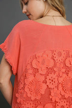 Load image into Gallery viewer, Umgee Solid Color Top with Laced Back in Coral
