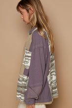 Load image into Gallery viewer, POL OVERSIZED Contrasting Print Twill Jacket in Camo/Charcoal
