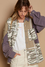 Load image into Gallery viewer, POL OVERSIZED Contrasting Print Twill Jacket in Camo/Charcoal
