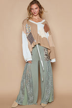 Load image into Gallery viewer, POL CROPPED &amp; OVERSIZED Cut and Sewn Patch Top in Mocha Multi
