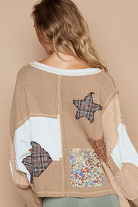 POL CROPPED & OVERSIZED Cut and Sewn Patch Top in Mocha Multi