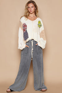 POL CROPPED & OVERSIZED Cut and Sewn Patch Top in Cream Multi