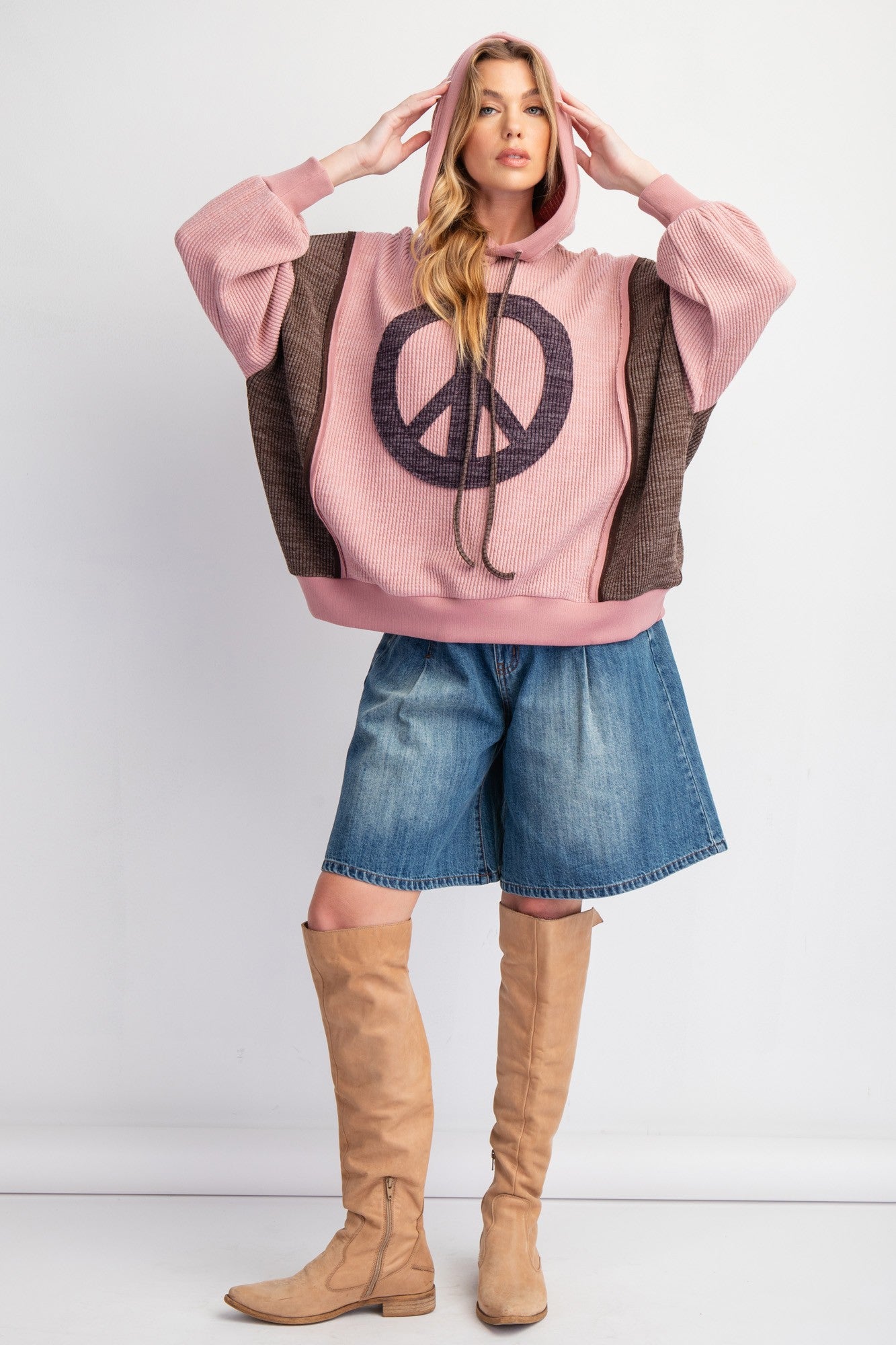 Easel Peace Sign Patch Ribbed Knit Pullover Hoodie in Mauve – June