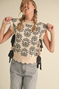 &merci Floral Pattern Knit Sweater Vest in Charcoal