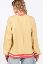 Load image into Gallery viewer, Sage+Fig Daisy Applique Patch Sweatshirt in Vanilla
