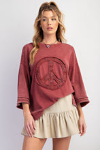 Load image into Gallery viewer, Easel Floral Peace Sign Pullover in Wine
