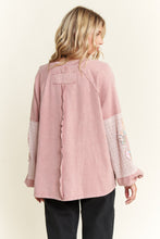 Load image into Gallery viewer, J. Her Mineral Washed Top with Flower Patched Sleeves in Light Mauve
