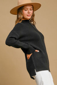 Umgee Solid Color Center Seam Knit Top in Black