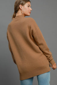 Umgee Solid Color Center Seam Knit Top in Latte