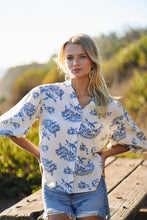 Load image into Gallery viewer, GiGio Printed Button Down Front Top in Blue
