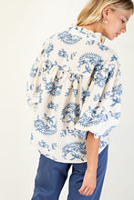 Load image into Gallery viewer, GiGio Printed Button Down Front Top in Blue
