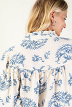 Load image into Gallery viewer, GiGio Printed Button Down Front Top in Blue
