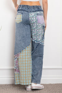 BlueVelvet Contrasting Fabric Pants with Star Patches in Denim