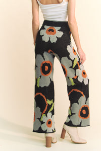 Davi & Dani Floral Print Pants in Black Grey