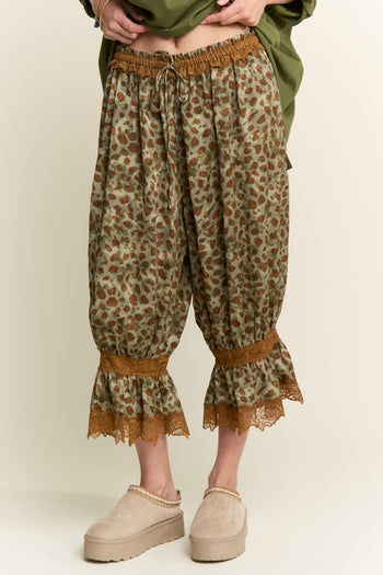J.nna Mixed Print Laced Trimmed Capri Pants in Olive