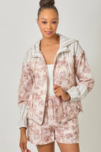 Load image into Gallery viewer, Mystree Printed Double Gauze Hoodie Jacket in Cappucinno
