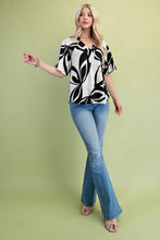 Load image into Gallery viewer, GiGio Tropical Print Top in Black Mix
