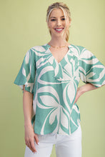 Load image into Gallery viewer, GiGio Tropical Print Top in Mint Mix
