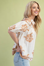 Load image into Gallery viewer, GiGio Color Block Hibiscus Print Top in Beige

