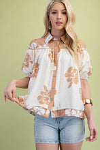 Load image into Gallery viewer, GiGio Color Block Hibiscus Print Top in Beige
