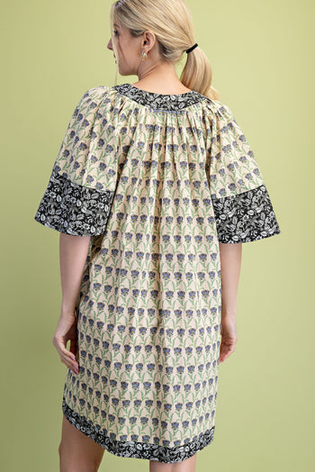 GiGio Contrasting Floral Print Mini Dress in Cream Mix