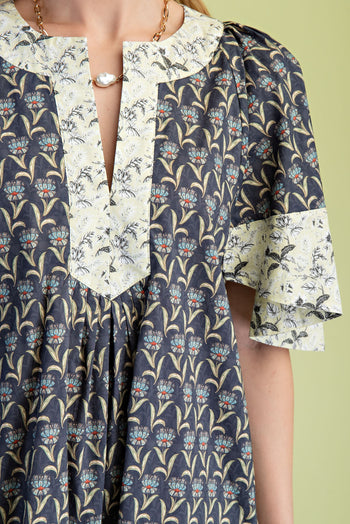 GiGio Contrasting Floral Print Mini Dress in Ash Mix