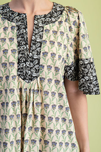 GiGio Contrasting Floral Print Mini Dress in Cream Mix