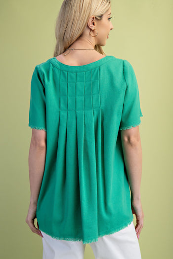 GiGio Solid Color Linen Blend Top in Emerald Green